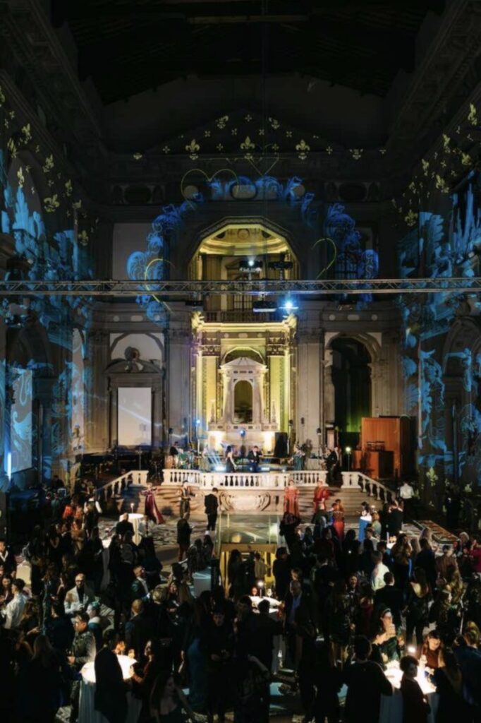 Concerto di musica da camera a Firenze con illuminazione artistica e atmosfera elegante.